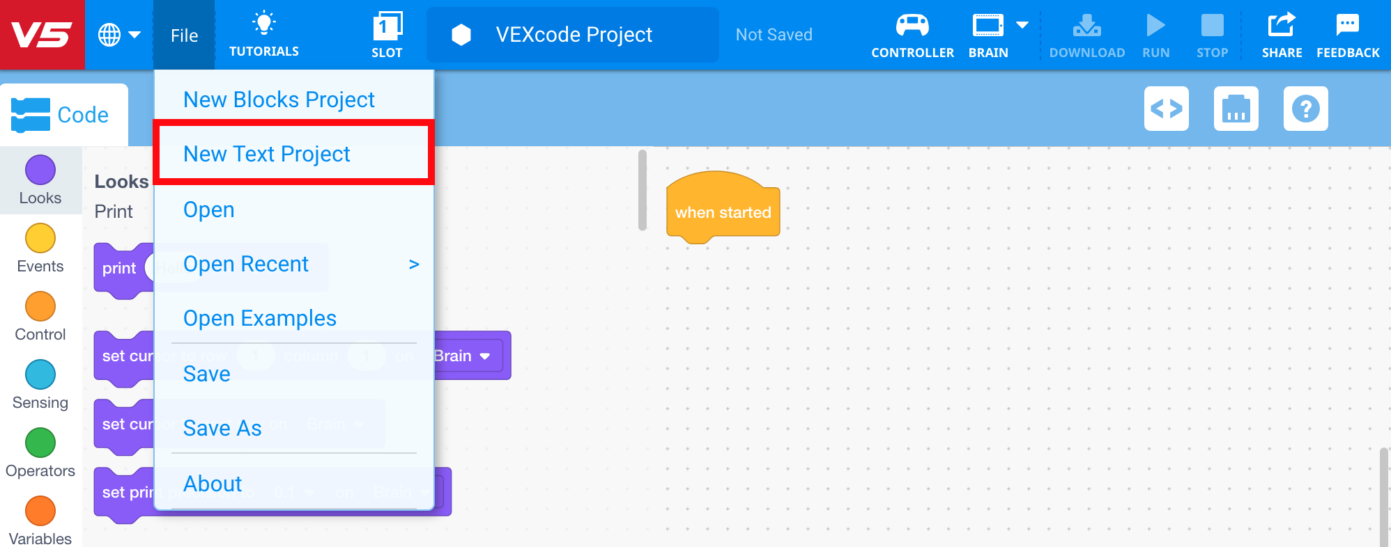 Γραμμή εργαλείων VEXcode V5 με ανοιχτό το μενού Αρχείο και επισημασμένη την επιλογή Νέο Έργο Κειμένου. Η δεύτερη επιλογή στο μενού, κάτω από την επιλογή Νέα Έργα Μπλοκ. είναι η Νέα Έργα Κειμένου.