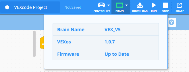 VEXcode V5 με ένα πράσινο εικονίδιο Brain στη γραμμή εργαλείων για να υποδεικνύει ότι το υλικολογισμικό του Brain είναι ενημερωμένο. Το αναπτυσσόμενο μενού Brain είναι ανοιχτό και η έκδοση VEXos εμφανίζεται χωρίς το κουμπί Ενημέρωση δίπλα της.